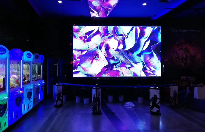 1分4HDMI分配器配2X2无缝液晶拼接使用成效